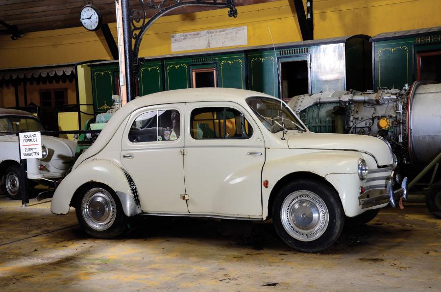 Renault 4CV Sedan 1954 года  (фото 9 из 11)